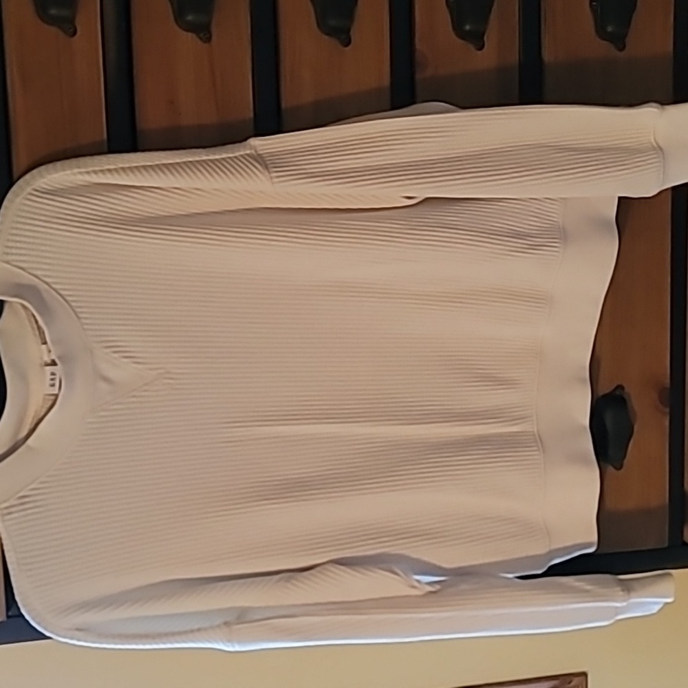 EUC Womans Gap cream thermal long sleeve size S